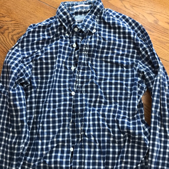 Medium GANT Ruger button up - Picture 1 of 2